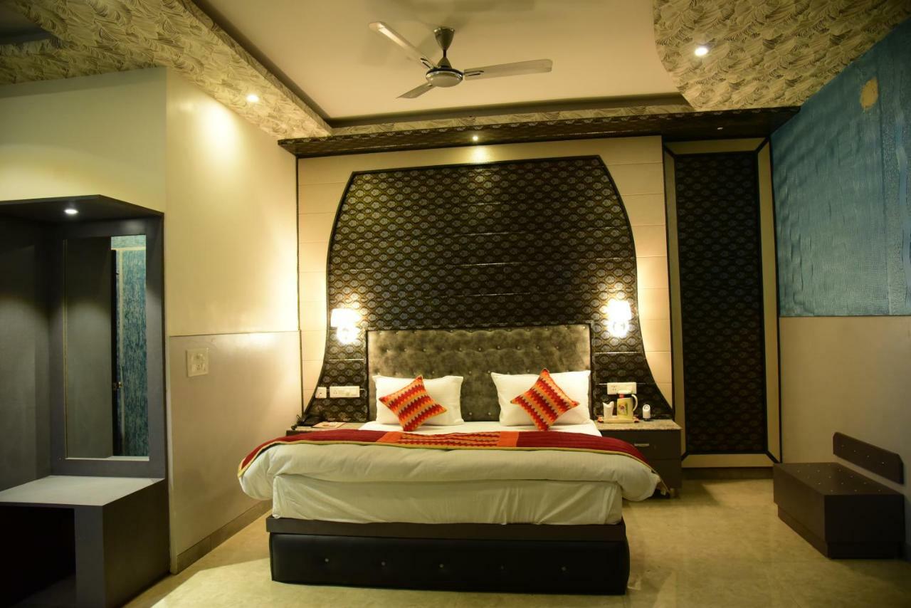 The Park Presidency Hotel Bareilly Exterior photo